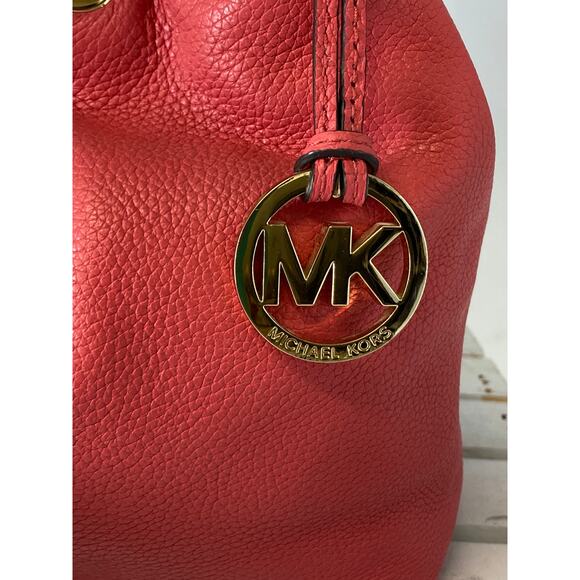 MICHAEL KORS, LARGE PINK PEBBLED LEATHER HANDBAG WITH TASSEL - Picture 6 of 16